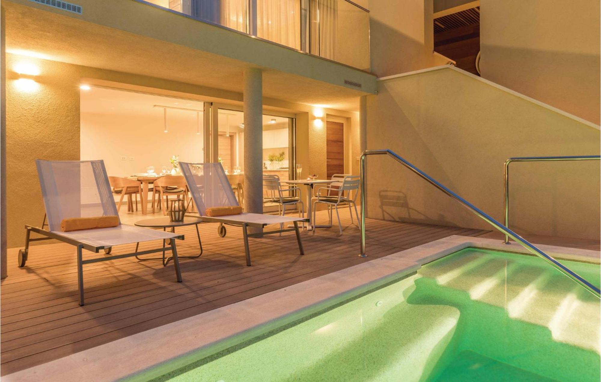 Nice Apartment In Plomin With Jacuzzi Eksteriør billede